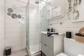 Suihku, hiustenkuivaaja