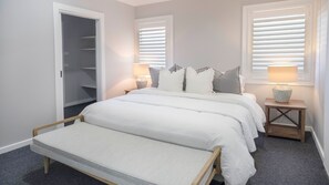 4 bedrooms, WiFi, bed sheets, wheelchair access - Sundown Country Club - Fully Accessible, Private Sauna, Mini Golf Course, Massage Chair and more! (Bright)