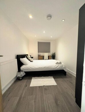 2 bedrooms, WiFi, bed sheets - Quiet King’s Cross flat – Steps from the Station (London)
