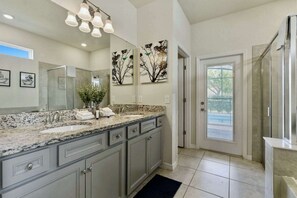 Shower, hair dryer, towels, shampoo - Enchanted Palms Villa 7BR w Private Pool (Davenport)