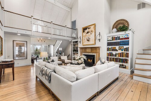 Luxury Main Line 6 Bedroom Estate; Suana, Hot Tub & More