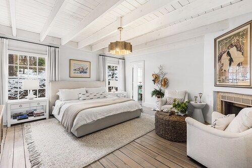 Luxury Main Line 6 Bedroom Estate; Suana, Hot Tub & More