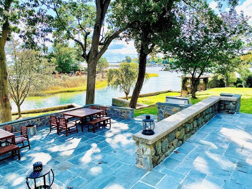 Luxury Waterfront Estate · Sleeps 18 · 45-Min Drive to FIFA World Cup Stadium