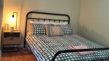 3 bedrooms, iron/ironing board, WiFi, bed sheets