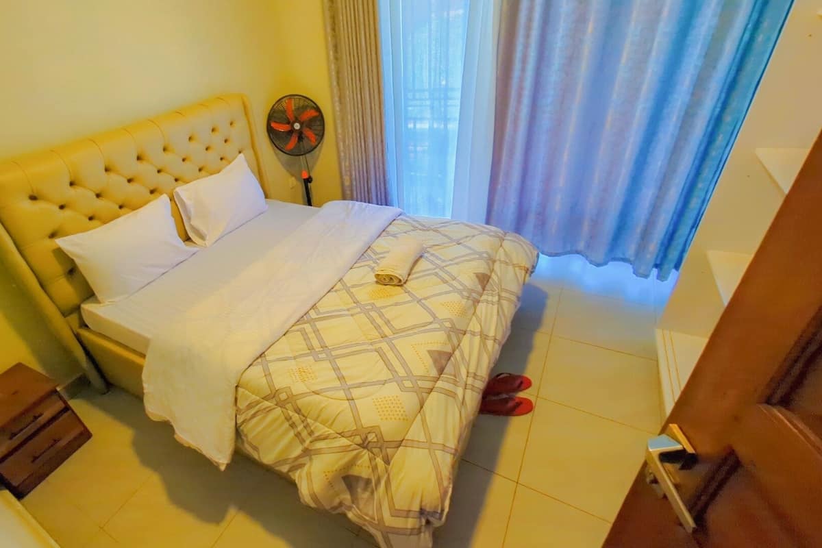 In-room safe, iron/ironing board, free WiFi