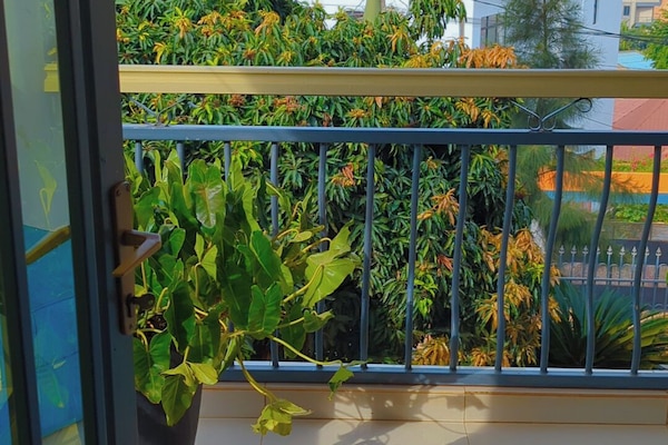 Deluxe Apartment, Balcony, City View | Pemandangan balkoni