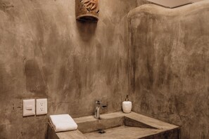 Hair dryer, towels, soap, toilet paper - Casa Roja · Whole Home with Pool, Terrace & Palapa · Local Sayulita (Sayulita)