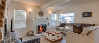 Ocean View Home 1 block to Prom & Beach w/ Game Room.