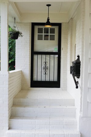 Exterior detail - Modern Memphis Retreat - Sleeps 7 - Fireplace (Memphis)