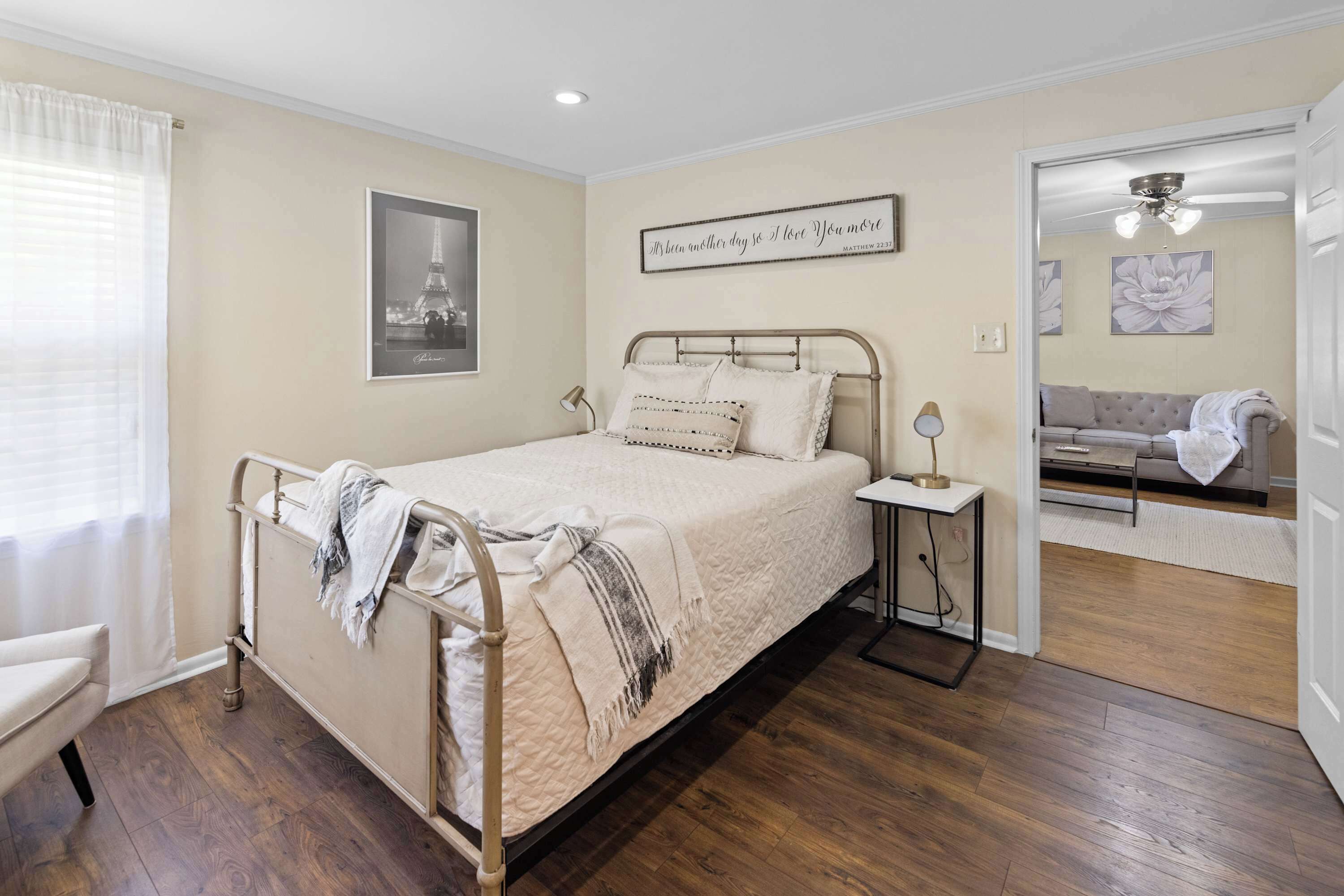 3 bedrooms, desk, iron/ironing board, travel crib