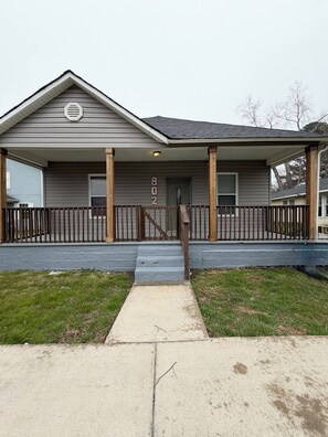 Exterior detail - The Pink House/Girls Trip+Family Friendly/10 minutes to Downtown Chattanooga (Rossville)