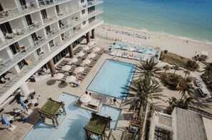 Pool - Spacious 4-bedroom condo in beautiful Hollywood with AC and gym (Hollywood)