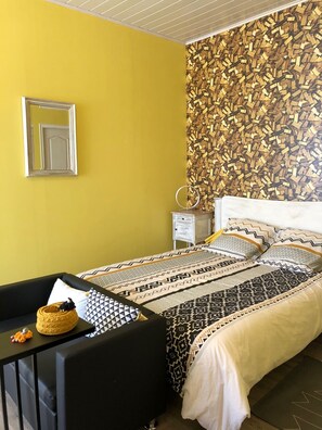 1 dormitorio, tabla de planchar con plancha, Internet y ropa de cama