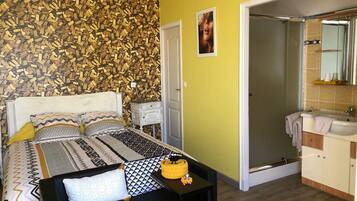 1 dormitorio, tabla de planchar con plancha, Internet y ropa de cama