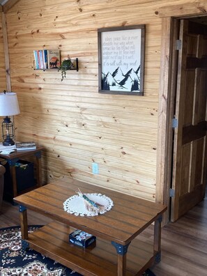 Interior - Cozy 2-bedroom cabin in Texas Panhandle (Dalhart)