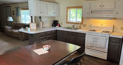 The Ranch House, pet friendly with kennel and 6 bedrooms house with everything.