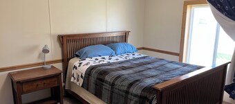 The Ranch House, pet friendly with kennel and 6 bedrooms house with everything.