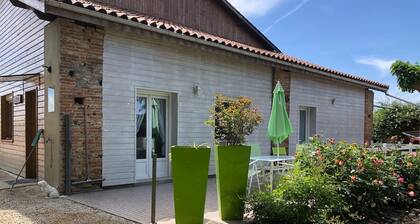 Le gßte Gabin offre calme, confort et indépendance idéal famille, couple...