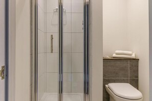 Bathroom - Ruby Pub and Hotel  (Brighton and Hove)