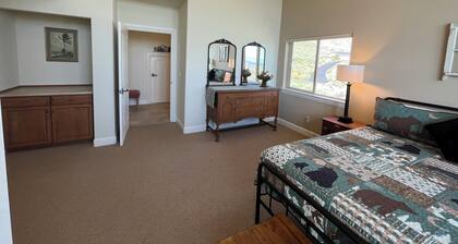 Spacious 4-bedroom house overlooking the Carson Valley with AC