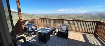 Spacious 4-bedroom house overlooking the Carson Valley with AC