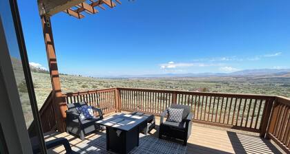 Spacious 4-bedroom house overlooking the Carson Valley with AC