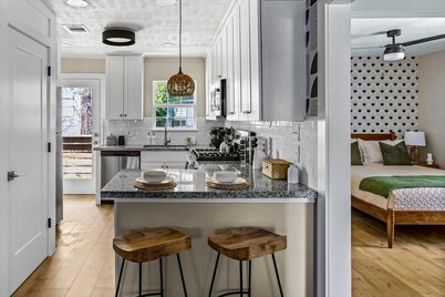 BohoBungalow2- RODEO/Central/MedCenter/DT/GeorgeRBrownConvention/ToyotaCenter