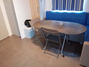 Dining - 3-bedroom mobile home/ direct beach (Saint-Hilaire-de-Riez)