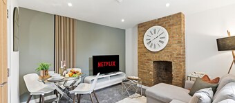 Stylish Duplex Apartment • Free Parking • VirginTV • Fast WiFi  • Self-Check-In