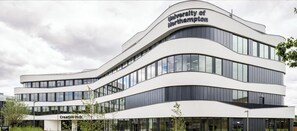 Exterior - Stylish Duplex Apartment • Free Parking • VirginTV • Fast WiFi  • Self-Check-In (Northampton)