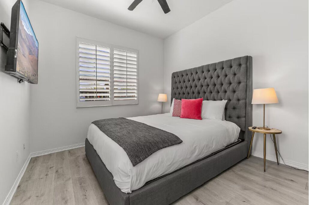 6 quartos, ferros/tábuas de passar roupa, Wi-Fi, roupa de cama