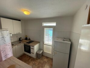 Private kitchen - Apartment Bugenvila - Apt With sea view 1 (Vrboska)