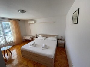 Room - Apartment Bugenvila - Apt With sea view 1 (Vrboska)