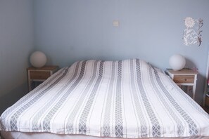 3 dormitorios, tabla de planchar con plancha, Internet