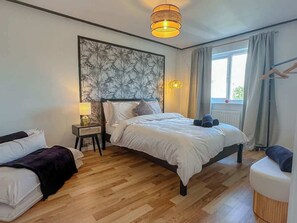 3 habitaciones, escritorio, tabla de planchar con plancha y wifi gratis 