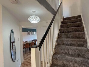 Interior - Perfect Booking | 3 Bed Home in Central Bracknell (Berkshire)