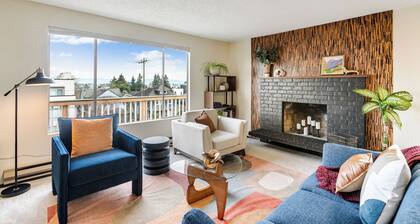 Hilltop Seattle Retreat w/ Views & Parking