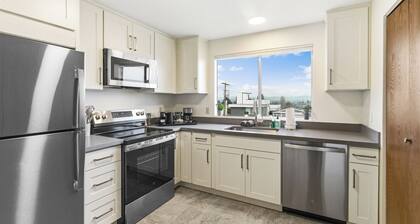 Hilltop Seattle Retreat w/ Views & Parking