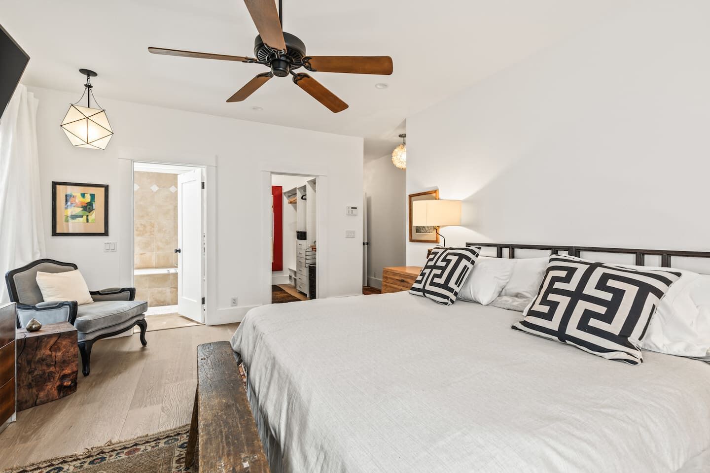 3 bedrooms, iron/ironing board, WiFi, bed sheets