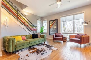 TV, offices - Vivid Vocals - Rooftop Views in 12 South (Nashville)