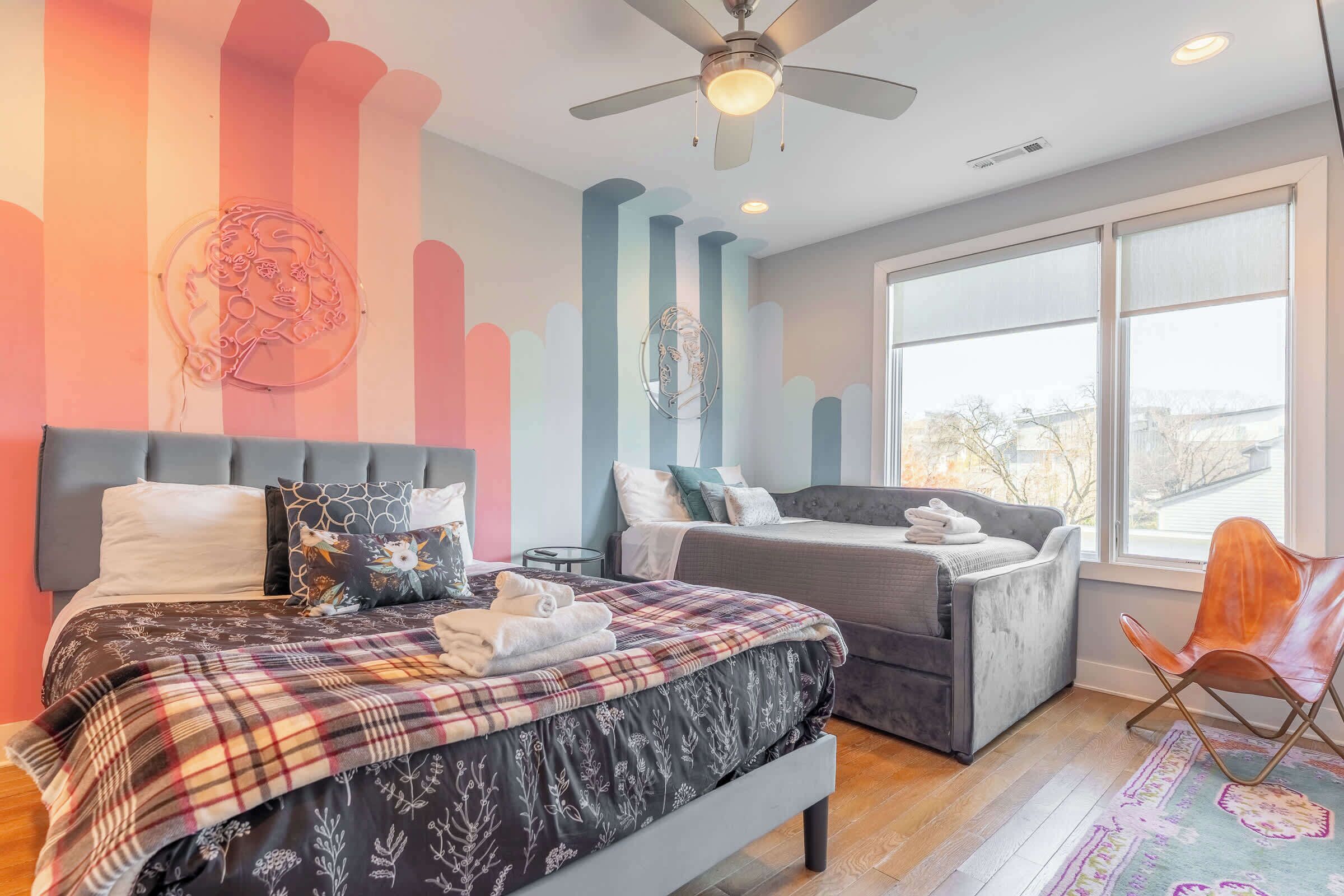 4 bedrooms, iron/ironing board, WiFi, bed sheets