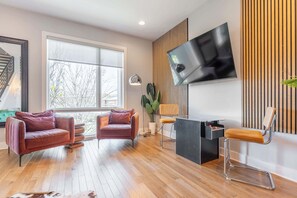 TV, offices - Vivid Vocals - Rooftop Views in 12 South (Nashville)