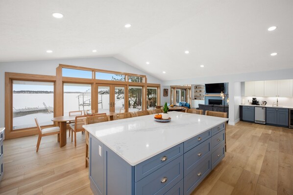 Dining - Long Lake Haven | 4BR | Waterfront | Boat Rental (Traverse City)