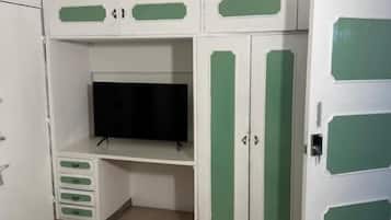 Standard Double Room, Balcony, City View | Interior