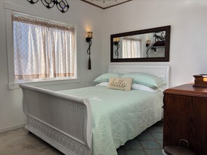 1 bedroom, bed sheets