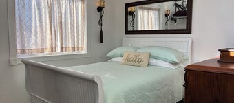 Cozy Cottage on the hill near Centralia/Chehalis for your getaway retreats.