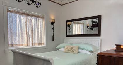 Cozy Cottage on the hill near Centralia/Chehalis for your getaway retreats.