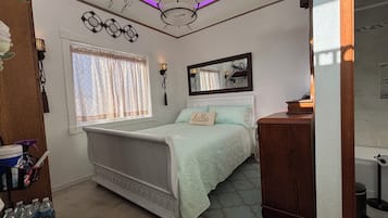 1 bedroom, bed sheets