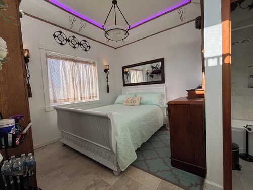 Cozy Cottage on the hill near Centralia/Chehalis for your getaway retreats.