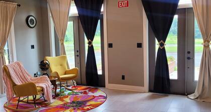 Luxurious Getaway in Mooresville